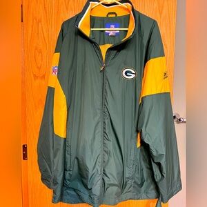 Green Bay Windbreaker. needs a new zipper.